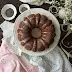 Bundt cake de pera, limón y semillas de amapola
