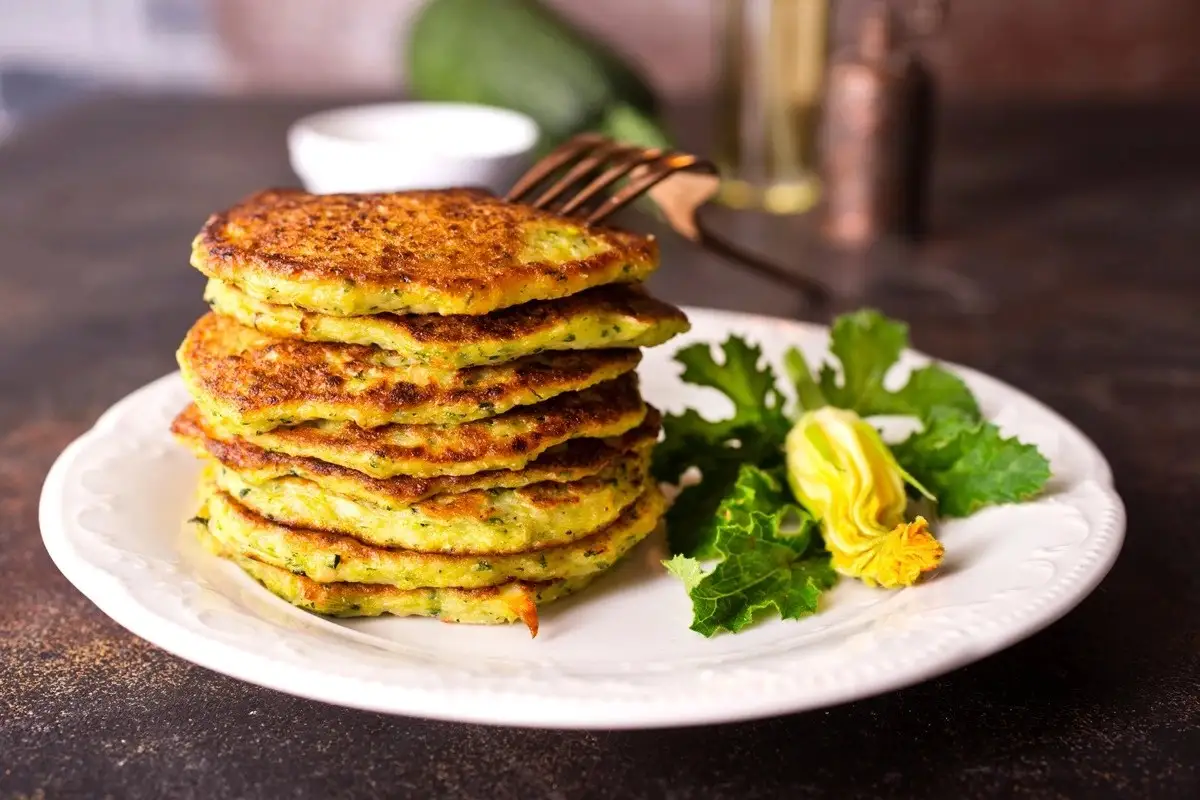 Cómo hacer tortitas de calabacín fáciles y doradas