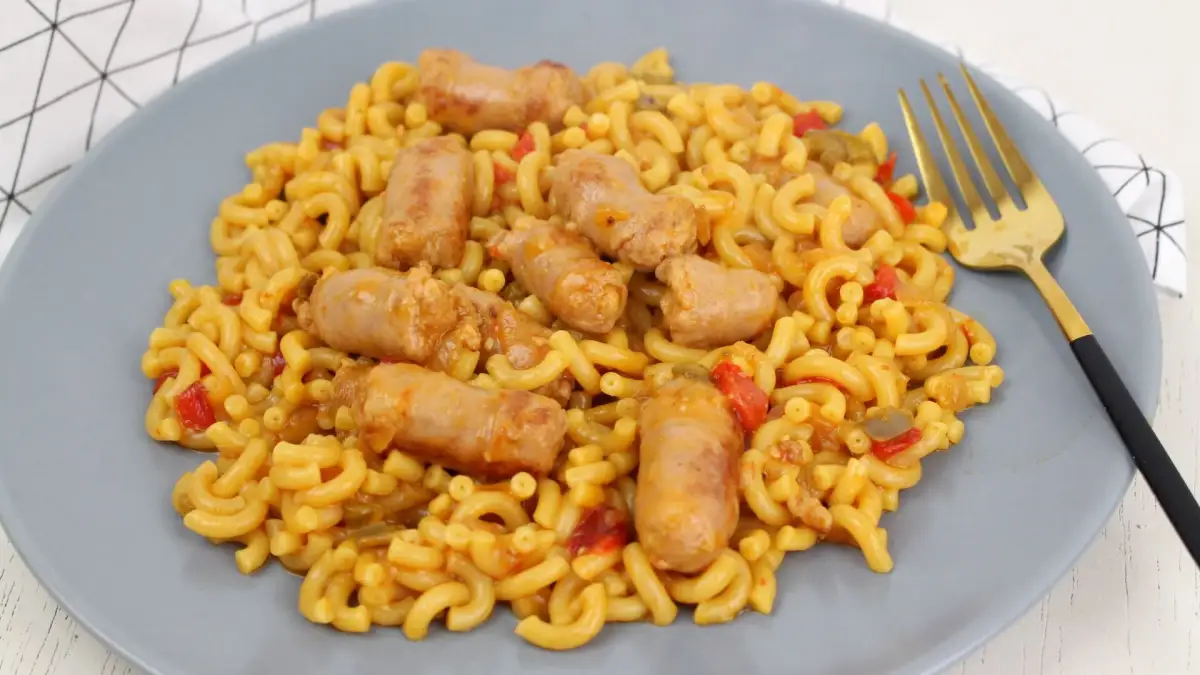 Fideuá de salchichas frescas en olla GM