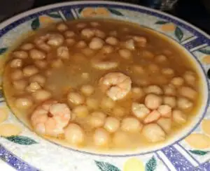 Garbanzos con langostinos
