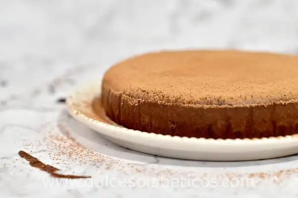 Pastel de chocolate sin azúcar con dos ingredientes