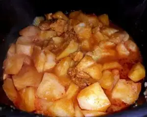 Patatas guisadas con carne magra