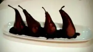 Peras al vino tinto