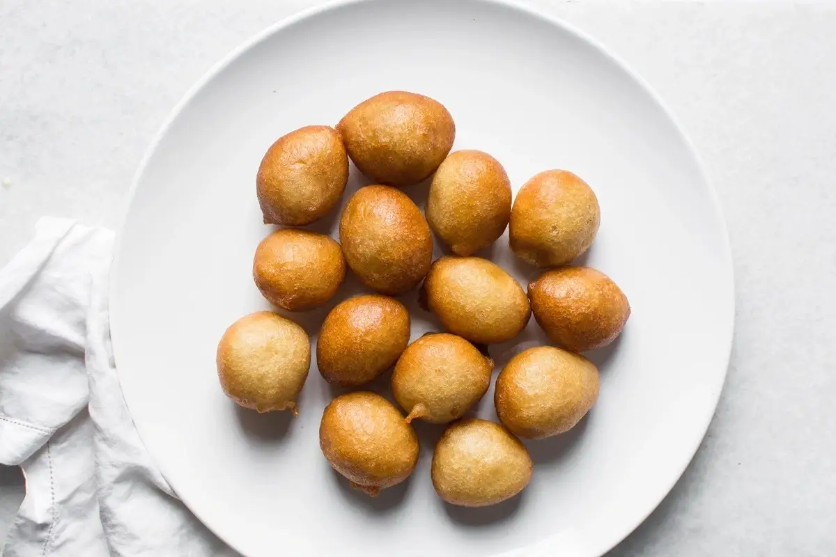 Puff-puff nigeriano, buñuelos fritos y esponjosos