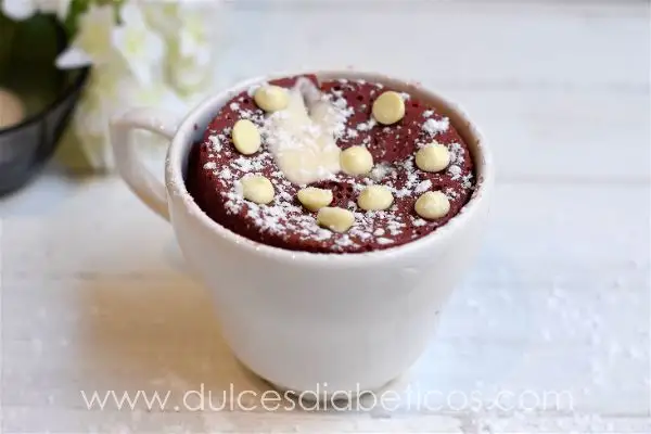 Red velvet mug cake sin azúcar (al microondas)